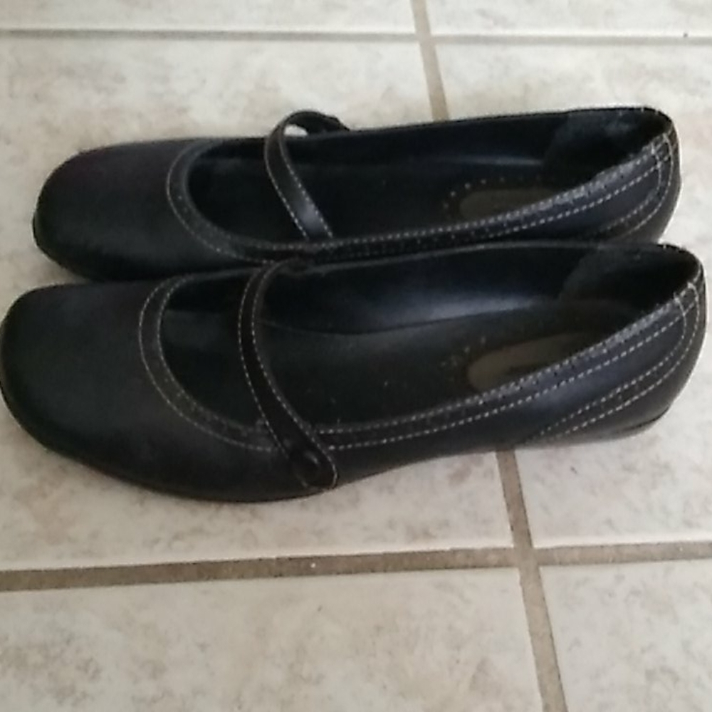 Shoes - Picture 3 of 4
